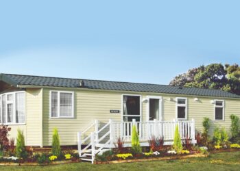 03 debut caravan cmyk